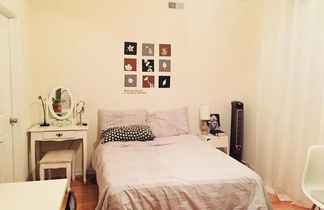 Cozy Bedrooms At University City In Philadelphia-1